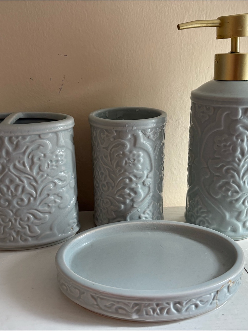 Embossed Ceramic Bathroom Accessory Set - Light Gray